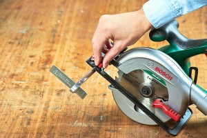 Bosch HG_Stuhl-Garderobe_Step 2