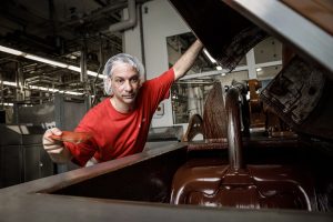 Mit dem Conchieren gelang den Schweizern der Durchbruch in der Schokoladenproduktion.